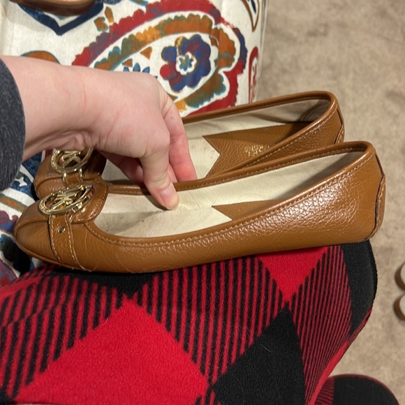 PRODUCT DETAIL
100% Leather
Manmade
Pull/Slip On Loafer
Not Water Resistant - Picture 7 of 8